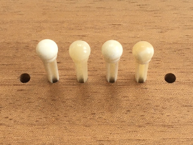 Tenor guitar bridge pins, bone, slotted, no dot, 3 degree