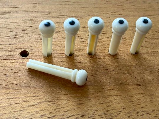 Bone, 3 degree, slotted, black dot 