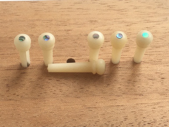 Bone, 3 degree, slotted, abalone dot