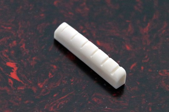Bleached bone nuts, shaped and slotted